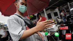 Main Lato-lato, Cara Orang Dewasa Bernostalgia