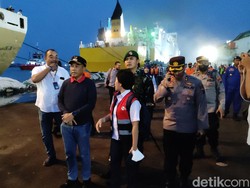 Sempat Terjebak Cuara Buruk, Wisatawan Karimunjawa Tiba di Semarang Pagi Ini