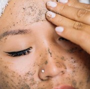 Kamu Rajin Skincare-an? Wajib Tahu, Ini Tanda Wajahmu Mengalami Over-Exfoliation