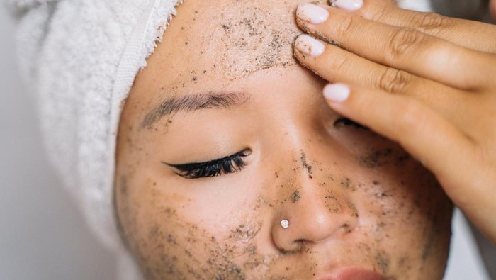 Kamu Rajin Skincare-an? Wajib Tahu, Ini Tanda Wajahmu Mengalami Over-Exfoliation