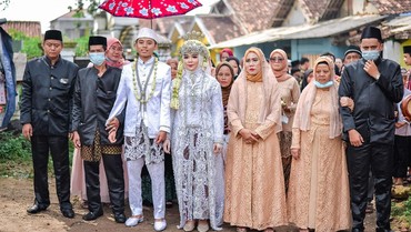 Kini Muncul ke Publik, Lihat Lagi Momen Kebersamaan Rozy dan Ibu Mertua