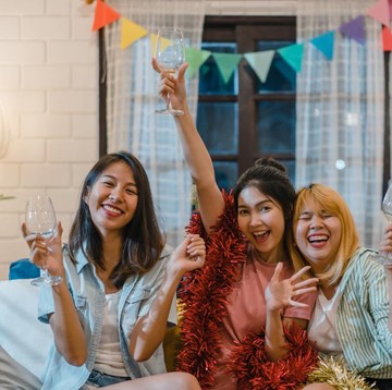BMKG Beri Peringatan Cuaca Ekstrem di Pergantian Tahun, Intip Alternatif Merayakan Tahun Baru Seru Meski Di Rumah Saja