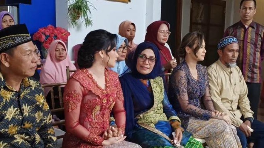Indah Permatasari dan Ibunda