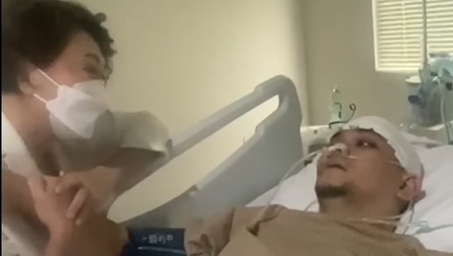 Indra Bekti sudah siuman setelah mengalami pendarah otak dan menjalani dua kali operasi.