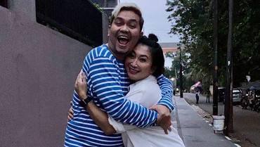 img-title Dikira Prank, Indy Barends Sempat Ragu Indra Bekti Alami Pendarahan Otak