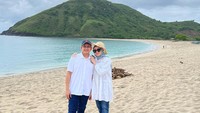 <p>Aktris Jessica Anastasya mengakhiri masa lajang di usia 25 tahun saat menikah dengan Ilham Ramadhan pada 4 Juni 2022. Mereka terlihat menghabiskan akhir tahun di Lombok. (Foto: Instagram @jessicaanastasya20)</p>