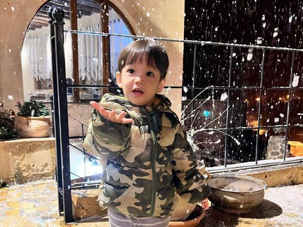 7 Potret Liburan Anak Bungsu Lyra Virna dan Fadlan Muhammad yang Mirip Boneka Korea