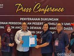 Maju DPD, Komeng hingga Jihan Fahira Serahkan Dukungan ke KPU Jabar