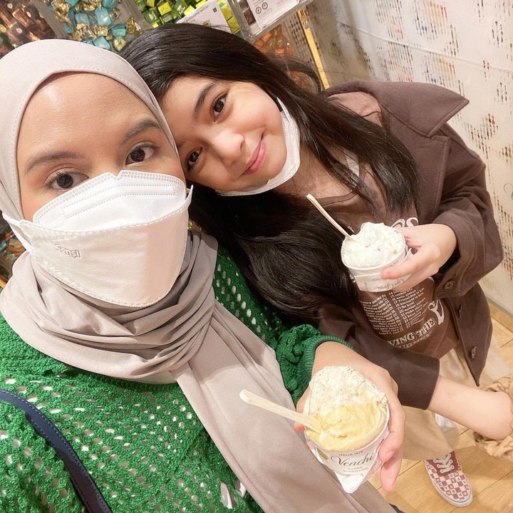 <p>Belum lama ini, Sienna terlihat menghabiskan waktu bareng ibu sambungnya, Nesyana Ayu Nabila. Momen tersebut Nesya bagikan di media sosial Instagramnya, lho. (Foto: @nesyanabila)<br /><br /><br /></p>