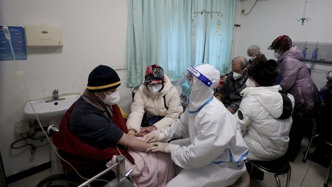 Eks Direktur WHO dan epidemiolog menjelaskan soal China yang semula bisa menekan kasus corona lewat kebijakan nol-Covid, justru kekinian kasusnya melonjak lagi.