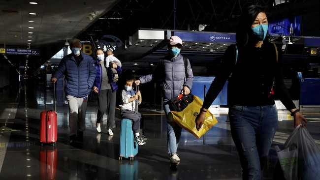China mencabut syarat karantina bagi wisatawan yang datang. Kebijakan 'nol-Covid' dan isolasi mandiri kini berakhir.