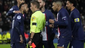 Kronologi Neymar Kartu Merah karena Diving