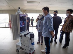 MRT Uji Coba Robot DINA di Stasiun Lebak Bulus, Bisa Apa Saja?