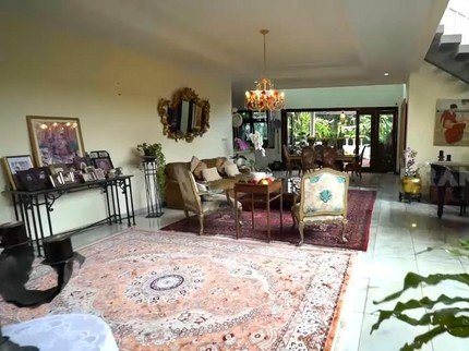7 Potret Rumah Penyanyi Sania yang Bernuansa Klasik, di Pinggir Sawah Bun
