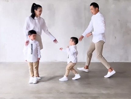 7 Momen Lucu Foto Keluarga Sandra Dewi, Ulah Anak Kedua Disebut Seperti Nahyan