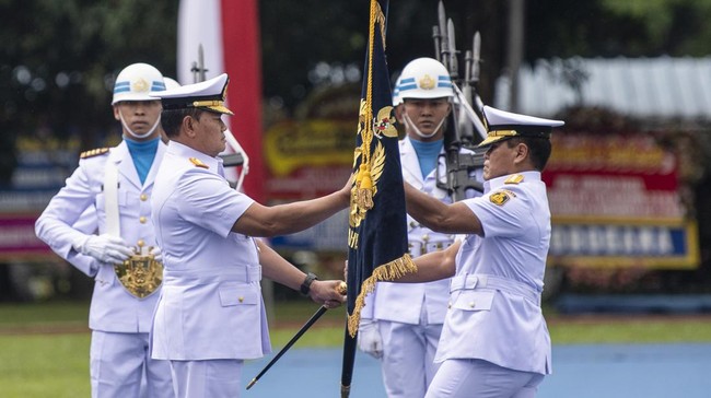 Salah satu jabatan yang diserahterimakan adalah Kadispenal, dari Laksamana Pertama Julius Widjojono kepada Kolonel Laut (P) I Made Wira Hady Arsanta Wardhana.
