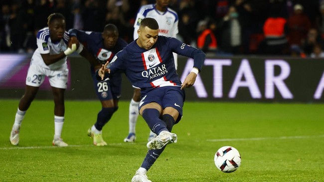 Skenario transfer bintang PSG Kylian Mbappe belum habis. Ia disebut mendapat tawaran tinggi dari Al Hilal kemudian pindah ke Real Madrid secara cuma-cuma.