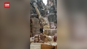 VIDEO: Penampakan Banjir Bandang Terjang Kota Kuno Petra Yordania