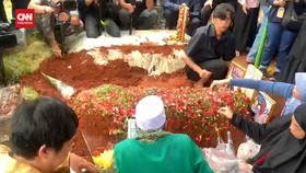 VIDEO: Melepas 'Pak Ogah' Abdul Hamid ke Pusara