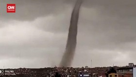 VIDEO: Langka, Tornado Terjang Kota 'Puncak Dunia' di Bolivia