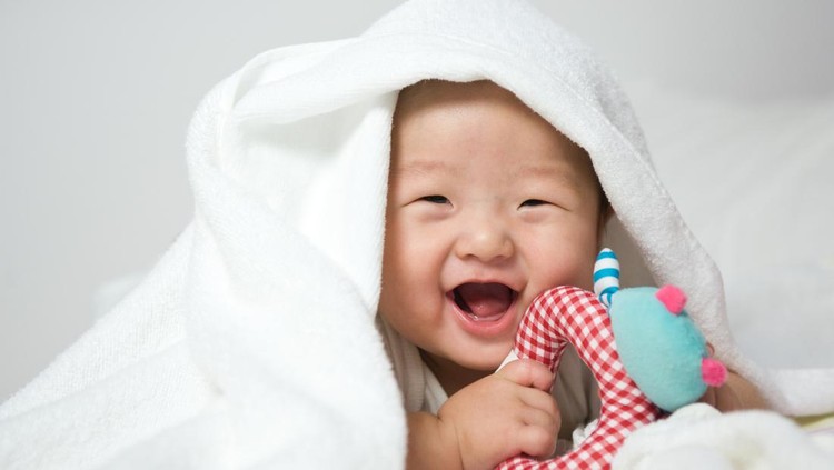 Tummy Time Bayi 1 Bulan: Durasi, Manfaat, dan Cara Melakukannya