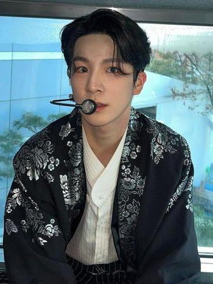 Banyak yang menilai kalau Jeong Dong Won memiliki visual khas SM, dan memiliki kemiripan wajah dengan Donghae 'Super Junior', Amber 'f(x)', serta Jeno 'NCT'./ foto: instagram.com/dongwon_15