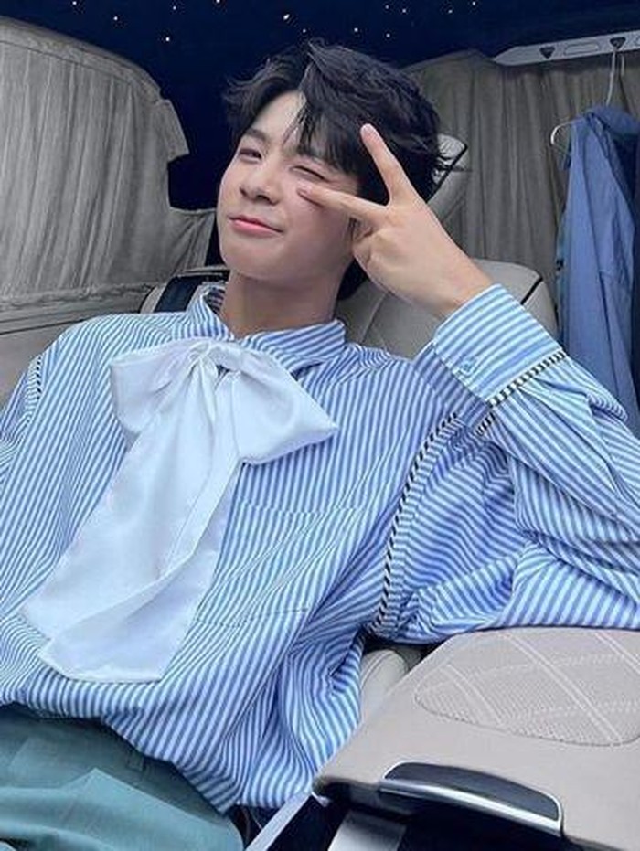 Belum lama ini, juga beredar fakta kalau ternyata Jeong Dong Won sempat mendapatkan tawaran untuk bergabung dengan SM Entertainment, salah satu agensi besar Korea Selatan./ foto: instagram.com/dongwon_15
