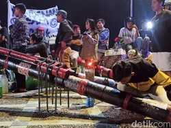 180 Meriam Bambu Ramaikan Puncak Lovely December Tana Toraja