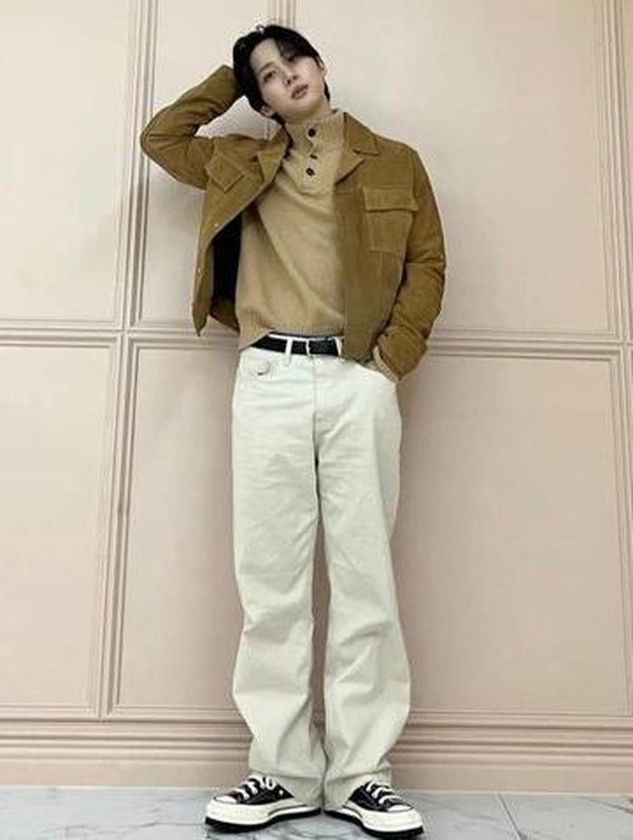 Hui debut bersama PENTAGON pada tahun 2016, dan dipercaya sebagai leader dalam grup tersebut./ foto: instagram.com/huitag_me