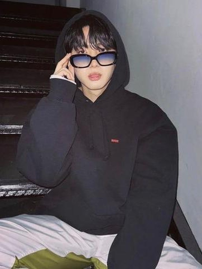 Ia pandai membuat lagu, dan telah memproduksi banyak karya untuk penyanyi lain seperti RM dan Suga 'BTS', hingga Zico 'Block B'./ foto: instagram.com/huitag_me