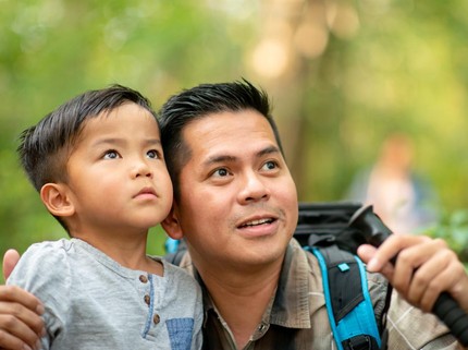 3 Dampak Psikologis Anak Laki-Laki yang Dibesarkan Tanpa Ayah, Ini Cara Mengatasinya