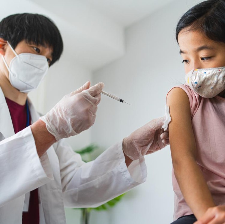 Ilustrasi Vaksin Dengue untuk Anak di Atas 6 Tahun A vaccination of small child, coronavirus and covid-19 concept.