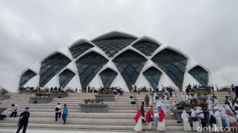 Masjid Al Jabbar, Gedebage, Kota Bandung.