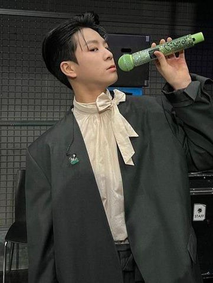 Pada tanggal 18 Desember 2019, Dong Won resmi debut sebagai penyanyi trot di bawah naungan ShowPLAY Entertainment./ foto: instagram.com/dongwon_15
