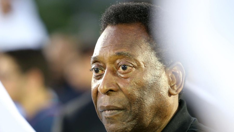 Brazilian football legend Pele attends a friendly football game at the Dubai Opera gardens in Dubai on April 15, 2018. (Photo by KARIM SAHIB / AFP) (Photo by KARIM SAHIB/AFP via Getty Images)