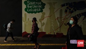 FOTO: Pemerintah Resmi Setop PPKM, Sanksi Kerumunan Dicabut