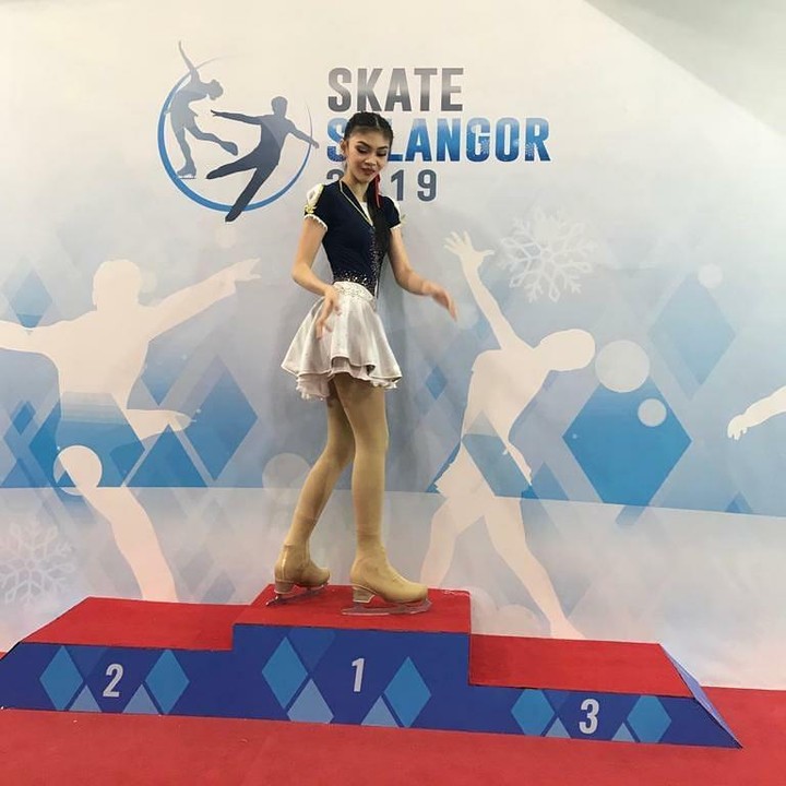 <p>Putri Anjasmara ini sangat serius menggeluti hobinya, lho. Sasi Asmara pernah mengikuti turnamen. Seperti ketika bertanding di ajang Skate Selangor 2019 yang digelar di Malaysia National Ice Skating Stadium. (Foto: Instagram @sasiasmara)<br /><br /><br /></p>