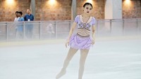 <p>Sasi menjelma menjadi remaja berparas cantik, Bunda. Tak hanya itu, ia juga berbakat di bidang ice skating. (Foto: Instagram @sasiasmara)<br /><br /><br /></p>