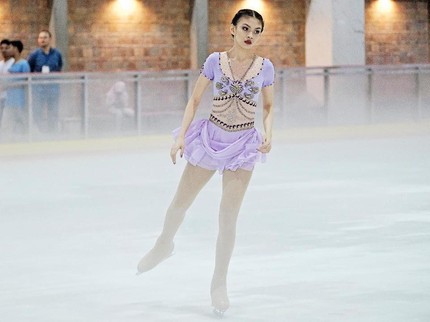 7 Potret Sasi Putri Anjasmara, Atlet Ice Skating Cantik dan Berbakat