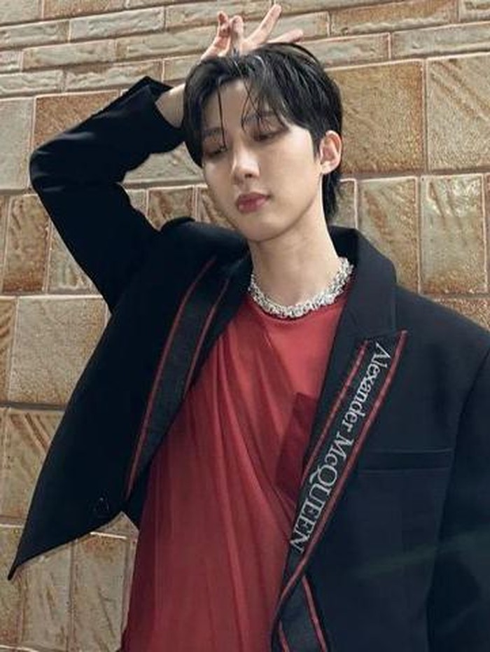 Sebelum debut bersama PENTAGON, Hui sempat menjalani masa training di JYP Entertainment./ foto: instagram.com/huitag_me