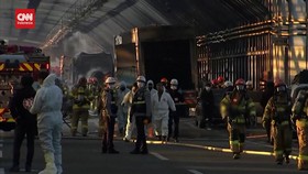 VIDEO: Kebakaran di Tol Korsel Usai Bus dan Truk Tabrakan, 5 Tewas