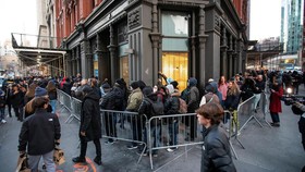 FOTO: Ramai-ramai Warga Serbu Apotek Ganja Pertama di New York