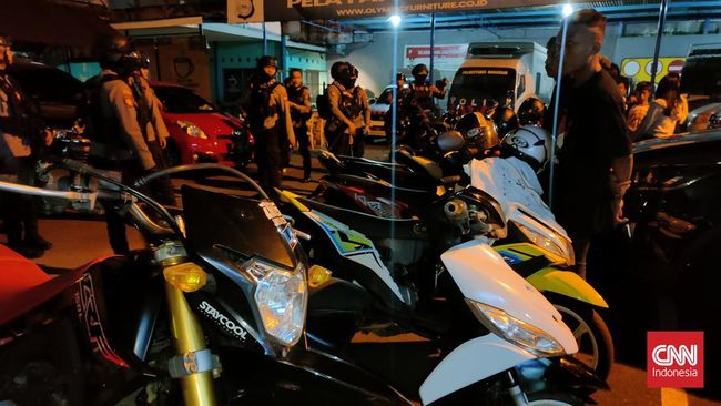 Pihak kepolisian di Makassar mengamankan 16 unit sepeda motor yang digunakan untuk balap liar menjelang malam tahun baru.