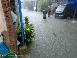 Hujan Deras Sejak Semalam, Kampung Sidorejo Semarang Terendam