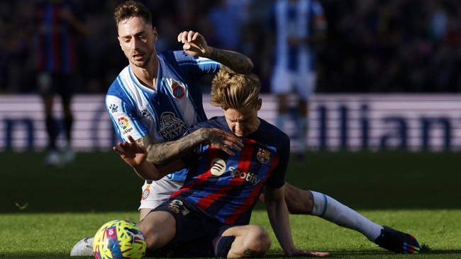 Duel Barcelona vs Espanyol berlangsung panas dengan menghasilkan dua kartu merah dan 11 kartu kuning. Skor imbang untuk kedua tim.