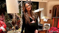 <p>John Legend pun tak segan-segan memuji sang istri melalui kolom komentar. Beberapa waktu yang lalu, ia menyebut Chrissy Teigen sangat menawan. "My gorgeous wife," tulisnya melalui akun @johnlegend. (Foto: Instagram @chrissyteigen)<br /><br /><br /></p>