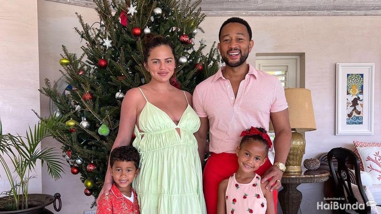 Chrissy Teigen Chrissy Teigen