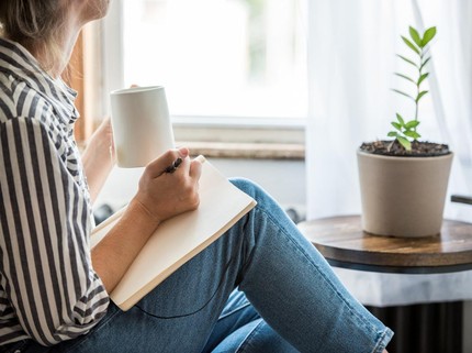 Kenali Lagi Journaling, Metode Menulis Agar Kesehatan Mental Bunda Terjaga