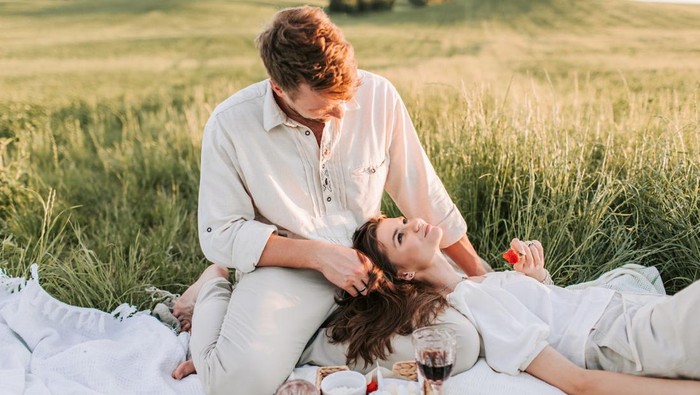 hubungan dengan pasanganmu akan lebih indah dari tahun lalu/Foto: pexels.com/vlada-karpovich