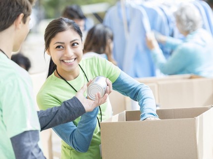 7 Tanda Seseorang Terlalu Dermawan Menurut Psikiater